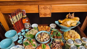 Việc chuẩn bị một mâm cúng của chị Nguyễn Nga Julie