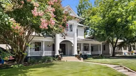 Mãn nhãn với cơ ngơi triệu đô rộng 8.000m2 của "hoa hậu giàu nhất Việt Nam"