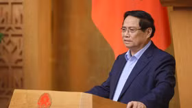 Thủ tướng ghi nhận, biểu dương, đánh giá cao các cấp, các ngành, các địa phương đã nỗ lực vượt bậc, vượt qua khó khăn, thách thức, đạt được những kết quả quan trọng trên hầu hết các lĩnh vực trong 10 tháng đầu năm