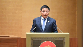 Bộ trưởng Bộ Tài chính Nguyễn Văn Thắng trình bày tờ trình