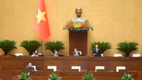 Quang cảnh phiên họp sáng 25/6