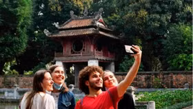 Miễn thị thực cho công dân 12 nước vào Việt Nam du lịch từ 15/8