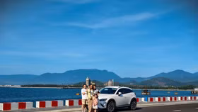 Lái xe đưa 3 con nhỏ đi xuyên Việt 9N8Đ bằng ô tô, người mẹ cùng con viết nên "trang sách" đầu đời từ thực tế