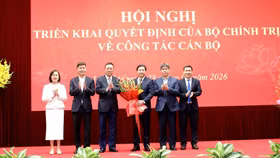 Lãnh đạo Thanh tra Chính phủ tặng hoa chúc mừng đồng chí Dương Quốc Huy, tân Bí thư Tỉnh ủy Lào Cai