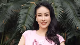 Hà Kiều Anh gây ấn tượng bởi nhan sắc trẻ trung dù gần chạm ngưỡng 50 tuổi