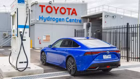Không tất tay vào xe điện, Toyota chọn phát triển pin nhiên liệu hydro 