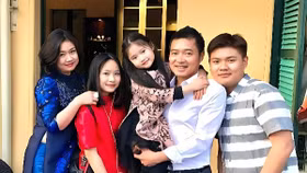 Cuộc sống viên mãn của danh thủ Nguyễn Hồng Sơn ở tuổi 56