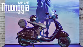 Cận cảnh Vespa 946 phiên bản "Bính Ngọ", chỉ có hơn 30 xe về Việt Nam và giá bán gần 500 triệu đồng