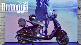 Cận cảnh Vespa 946 phiên bản "Bính Ngọ", chỉ có hơn 30 xe về Việt Nam và giá bán gần 500 triệu đồng
