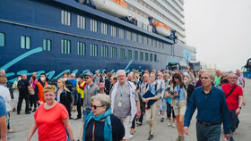 Du lịch thế giới lập kỷ lục, Việt Nam đông khách “chưa từng có”