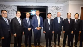 Bộ trưởng Nguyễn Hồng Diên làm việc với Tập đoàn Space X