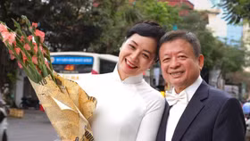 Cặp đôi gắn bó viên mãn sau hàng chục năm bên nhau