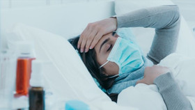 Người dân cần gia tăng các biện pháp phòng ngừa Covid-19 cơ bản như đeo khẩu trang khi đến nơi công cộng, tích cực rửa tay… 