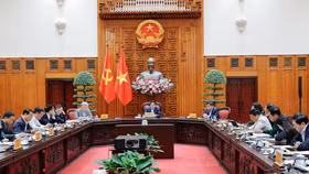 Thủ tướng chủ trì cuộc họp về mức áp thuế mới của Hoa Kỳ đối với hàng Việt Nam