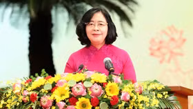 Ủy viên Bộ Chính trị, Bí thư Thành ủy Hà Nội Bùi Thị Minh Hoài