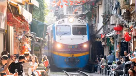 Thống nhất giảm chạy tàu qua phố cà phê đường tàu Hà Nội