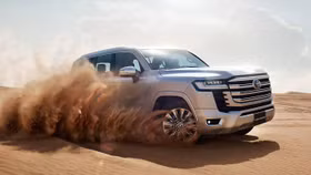 Toyota Land Cruiser 300 được triệu hồi để cập nhật phần mềm điều khiển hộp số tự động
