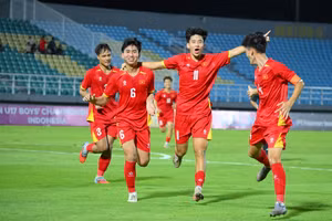 U17 Việt Nam vô địch: Dấu ấn HLV Roland và "hệ sinh thái" CLB Hà Nội