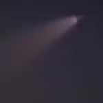 Người dân thích thú khi chứng kiến vệt sáng lạ như sao chổi trên bầu trời Đà Nẵng