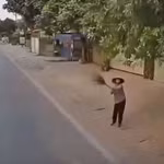 Cô gái bị container kéo lê trên quốc lộ 10