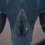 Khoảnh khắc máy bay KC-135 Stratotanker tiếp nhiên liệu cho tiêm kích F-16 trong Chiến dịch Epic Fury