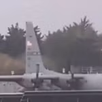 Đột nhập vào khu vực cấm, người đàn ông đập phá máy bay C-130 Hercules của Không quân Mỹ