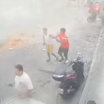 Mặt đất rung chuyển, người dân hoảng loạn, nhà cửa tan hoang bởi 2 trận động đất liên tiếp ập đến