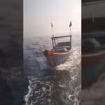 Trôi dạt cả ngày, người đàn ông lái ghe ra biển Tuy Hòa câu cá được giải cứu thành công