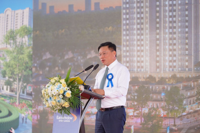 Ông Hoàng Phú Hiền, Phó Chủ tịch Ủy ban nhân dân tỉnh Nghệ An phát biểu tại lễ khởi công khu đô thị Eurowindow Sport Garden pv2.jpg