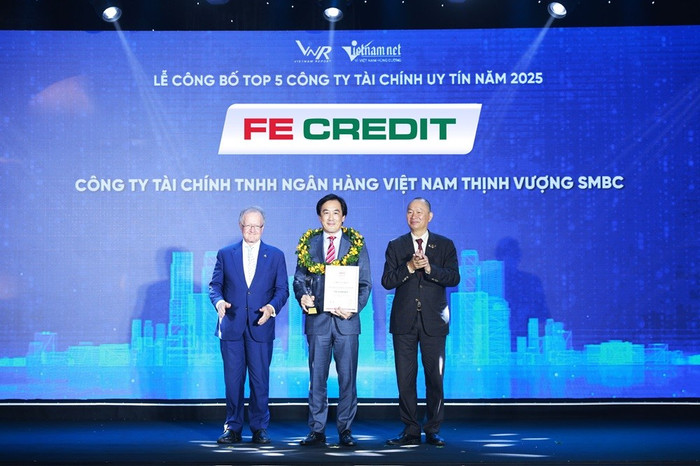 FE CREDIT tiếp tục duy trì vị thế dẫn đầu ngành tài chính tiêu dùng Việt Nam, theo bảng xếp hạng của Vietnam Report và báo VietnamNet z6902549934469-03e644e1d8d014fad3d21083c45f1d98.jpg