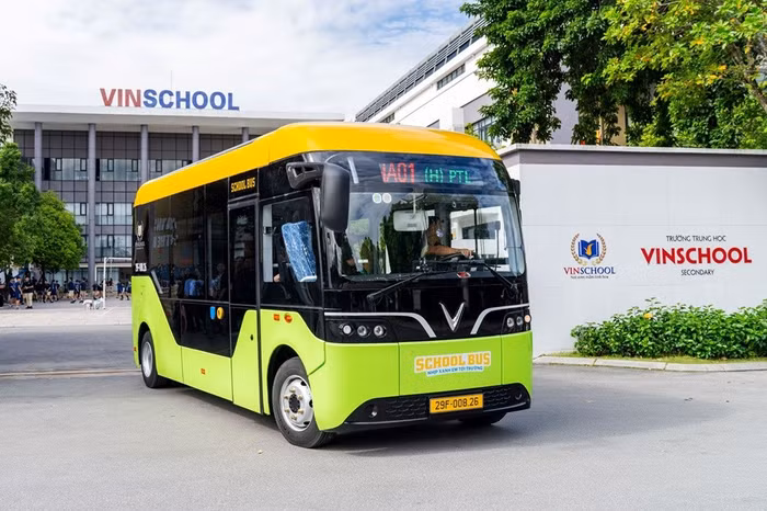 Dịch vụ School Bus vận hành bằng xe điện EB 6 phiên bản xe chuyên chở học sinh