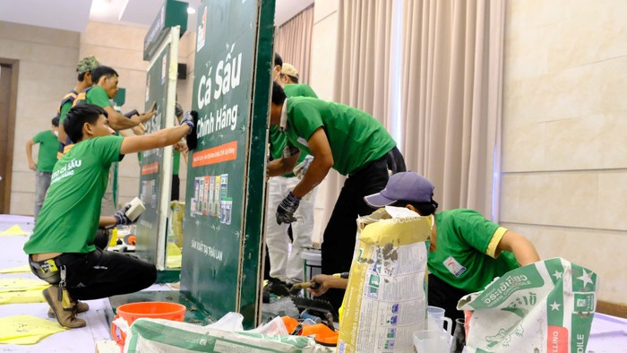 Cuộc thi quy tụ các thợ ốp lát lành nghề, tranh tài qua các phần thi kỹ thuật, tốc độ, độ chính xác và an toàn