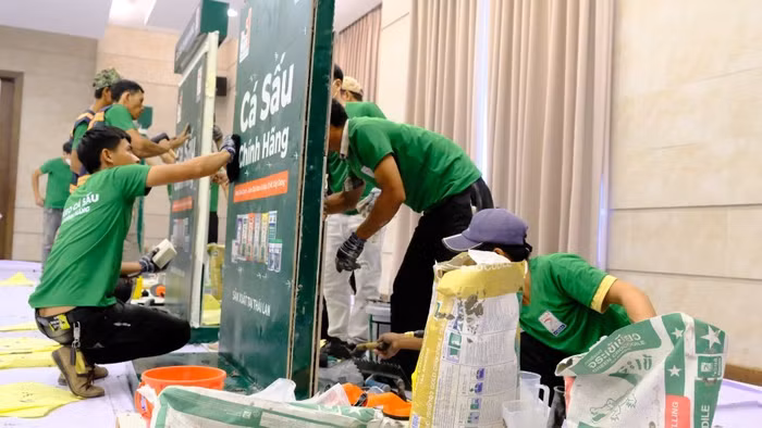 Cuộc thi quy tụ các thợ ốp lát lành nghề, tranh tài qua các phần thi kỹ thuật, tốc độ, độ chính xác và an toàn