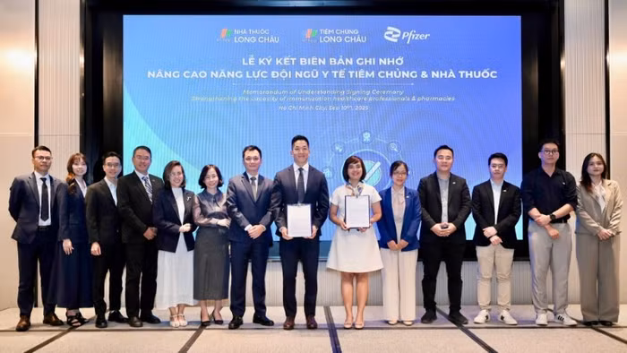 Hệ thống nhà thuốc và trung tâm tiêm chủng Long Châu đã ký kết biên bản ghi nhớ hợp tác cùng Pfizer Việt Nam