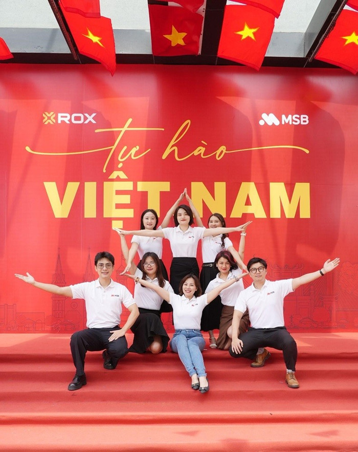 Tọa độ check-in này cũng là nơi lý tưởng để nhân viên văn phòng, công ty lưu giữ kỷ niệm, hòa mình vào không khí ngày Quốc khánh đang tới rất gần. Mỗi bức ảnh là một minh chứng cho tinh thần đoàn kết của “khối yêu nước online” m5.jpg