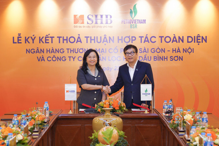 Bà Ngô Thu Hà, Tổng Giám đốc Ngân hàng SHB và ông Nguyễn Việt Thắng, Tổng Giám đốc Công ty Cổ phần Lọc hóa dầu Bình Sơn tại buổi lễ anh-2-6.jpg