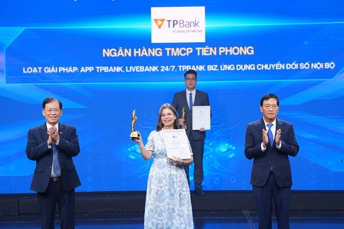 Tại Giải thưởng VDA 2025, TPBank được vinh danh chuyển đổi số xuất sắc với loạt giải pháp công nghệ App TPBank, Livebank 24/7, TPBank Biz, Ứng dụng chuyển đổi số nội bộ