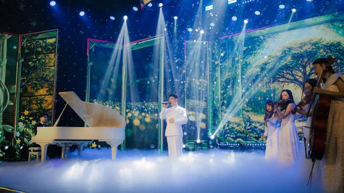 Phó Chủ tịch SHB Đỗ Quang Vinh “đốn tim” khán giả với visual cực đỉnh và giọng hát đầy cảm xúc