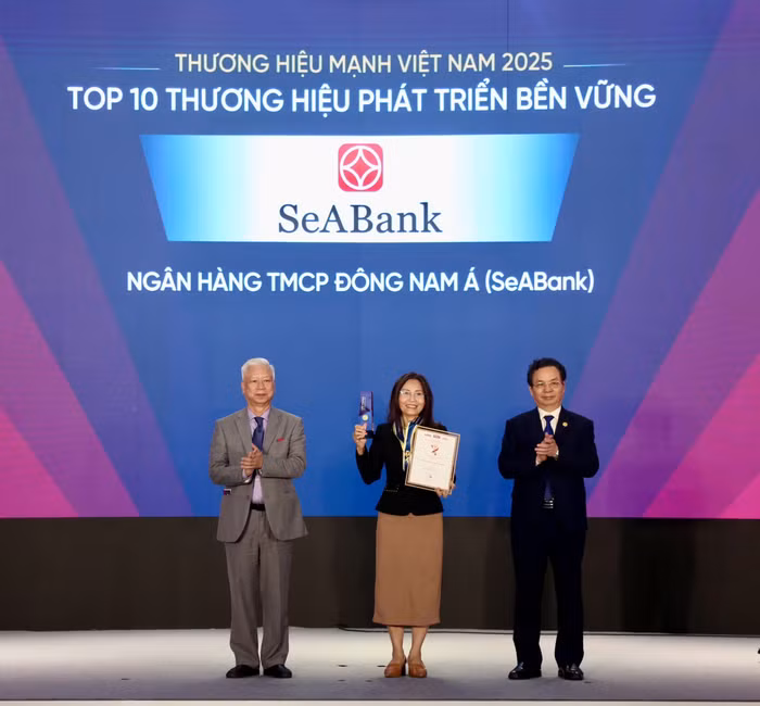 SeABank giữ vững danh hiệu Thương hiệu Mạnh Việt Nam 17 năm liên tiếp