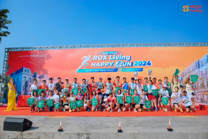 40 giải thưởng cùng cúp, kỷ niệm chương và huy chương được trao cho top vận động viên xuất sắc nhất