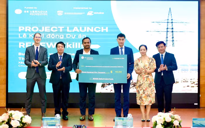 Lãnh đạo Nhà trường ký kết dự án với Quỹ GE Vernova Foundation