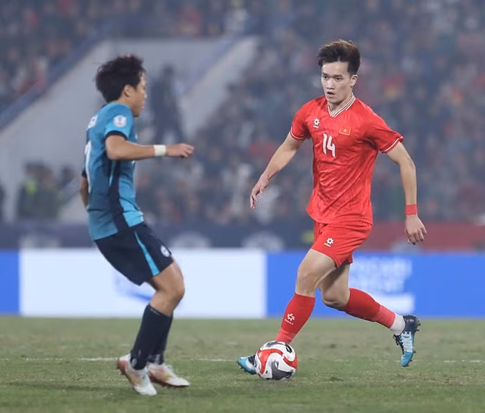 Hoàng Đức (đại sứ thương hiệu LPBank) đi bóng đẳng cấp để kiến tạo cho Xuân Son ghi bàn tại AFF Cup