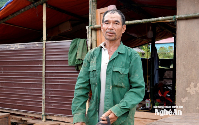 Sau lũ, gia đình ông Lô Văn Cần ở bản Xiềng Tắm, xã Mỹ Lý trở về tay trắng. Ảnh: Báo và Phát thanh truyền hình Nghệ An ge1.jpg