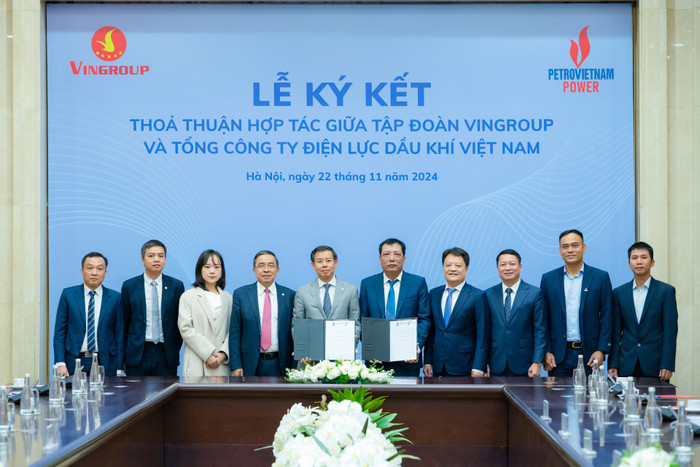 Đại diện Vingroup và PV Power tại lễ ký kết