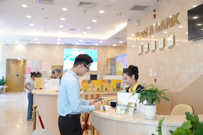Khách hàng giao dịch tại Nam A Bank nab-33-nam-2.jpg