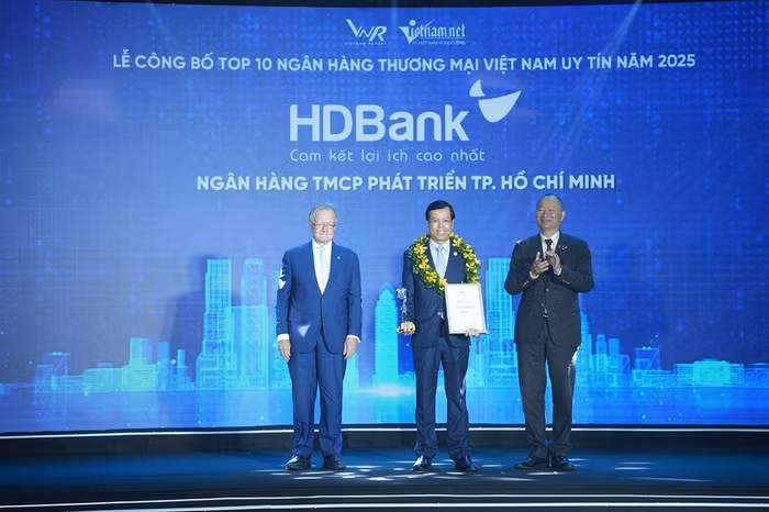 HDBank giữ vị trí thứ 3 top ngân hàng niêm yết uy tín và hiệu quả nhất Việt Nam