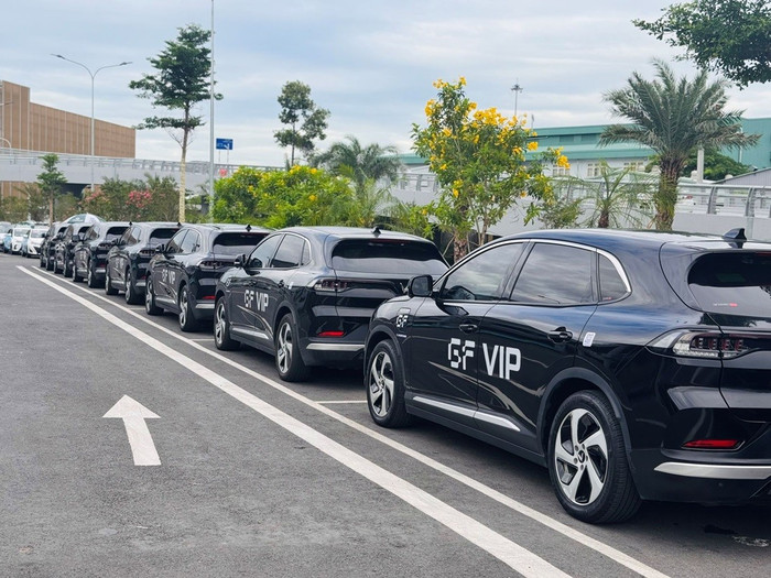 Green Future ra mắt dịch vụ đưa đón sân bay cao cấp với dàn xe điện VinFast VF 8, VF 9