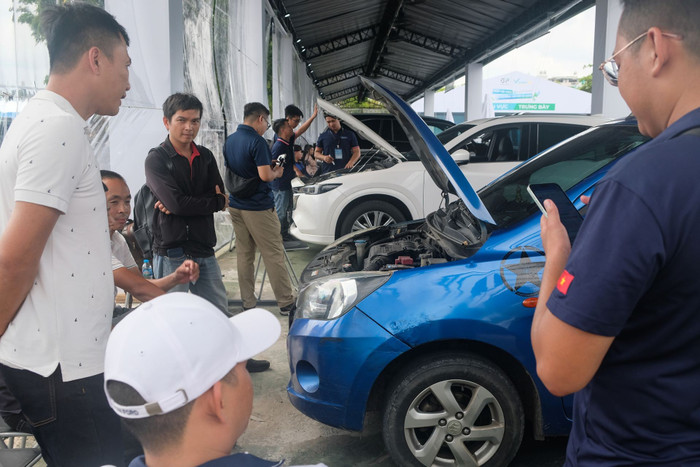 Khách hàng ở TP.HCM và các khu vực lân cận có thể tới thẩm định xe xăng miễn phí 4-3.jpg