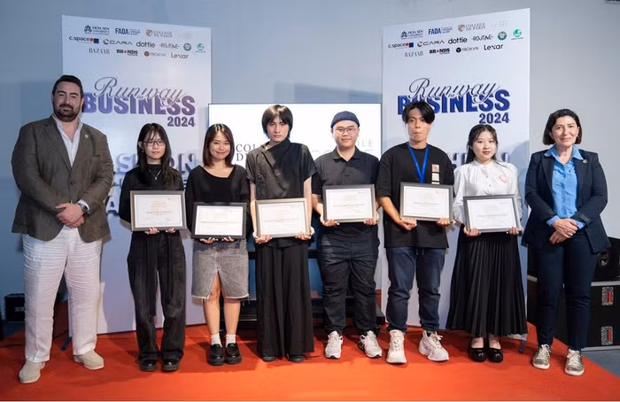 Collège de Paris trao Chứng nhận chuyên ngành Kinh doanh thời trang cho 18 sinh viên khóa 20