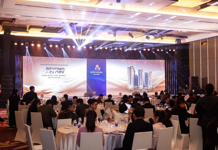 Đông đảo khách hàng và nhà đầu tư quan tâm đã đến tham dự sự kiện, cho thấy sức hấp dẫn và vị thế của Newtown Diamond